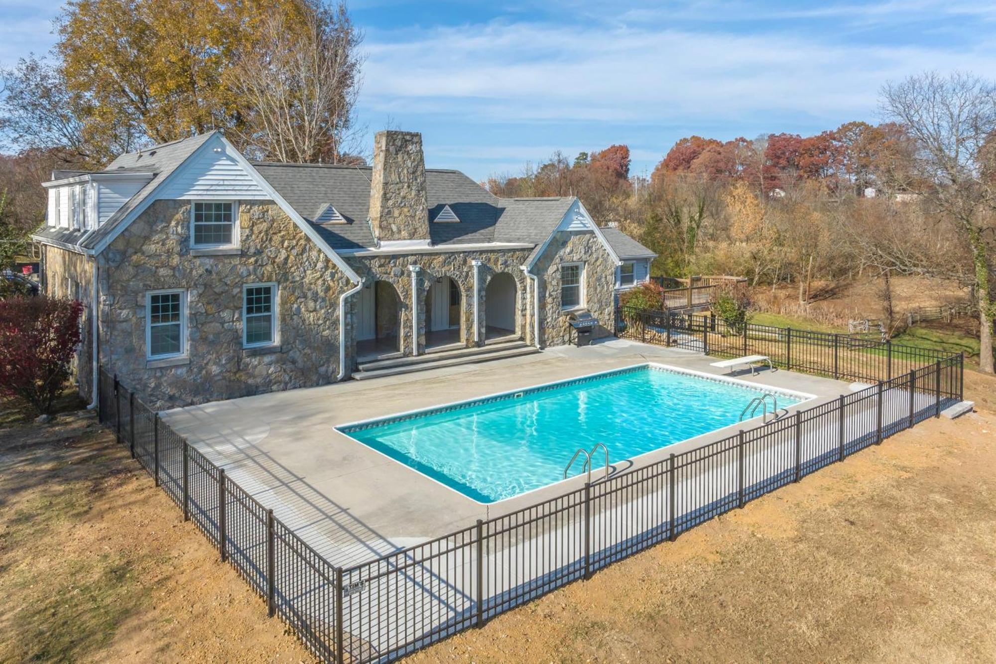 Tranquil Mountain Escape Luxurious 5-Bedroom Farmhouse With Pool Maryville Exterior foto