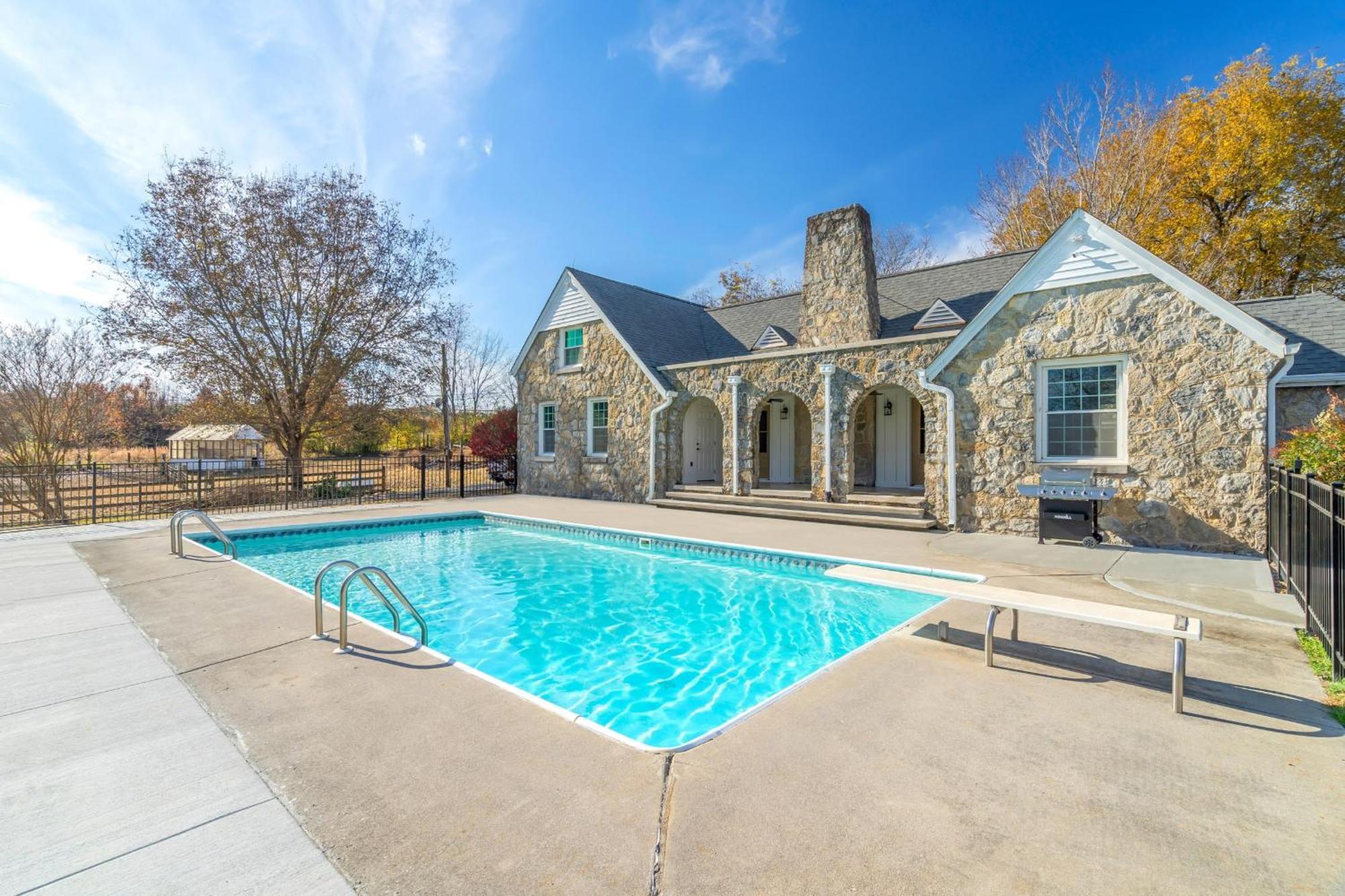 Tranquil Mountain Escape Luxurious 5-Bedroom Farmhouse With Pool Maryville Exterior foto